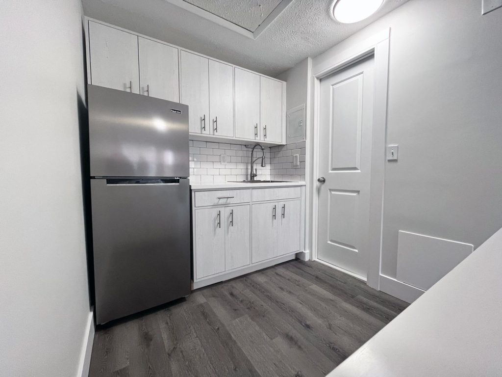 Pine Grove Apartments Kitchen